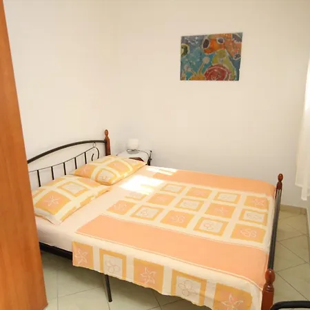 Apartamento With A Parking Space - 7126 Umag