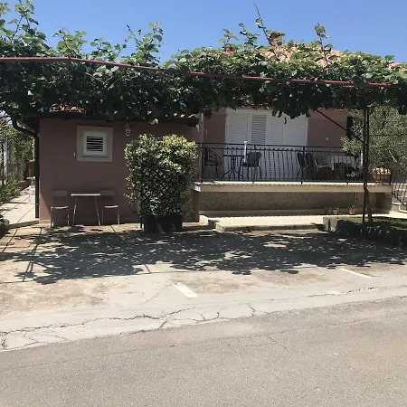 With A Parking Space - 7126