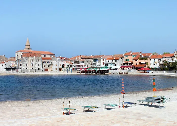 Apartman With Parking Space - 7126 Umag