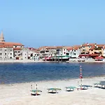 Apartment With Parking Space - 7126 Umag