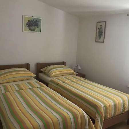 Apartment With Parking Space - 7126 *